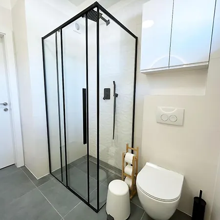 Fantastays - Pine Apartman